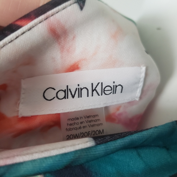 NWT Plus Calvin Klein Floral V-Neck Scuba Dress - Picture 7 of 8